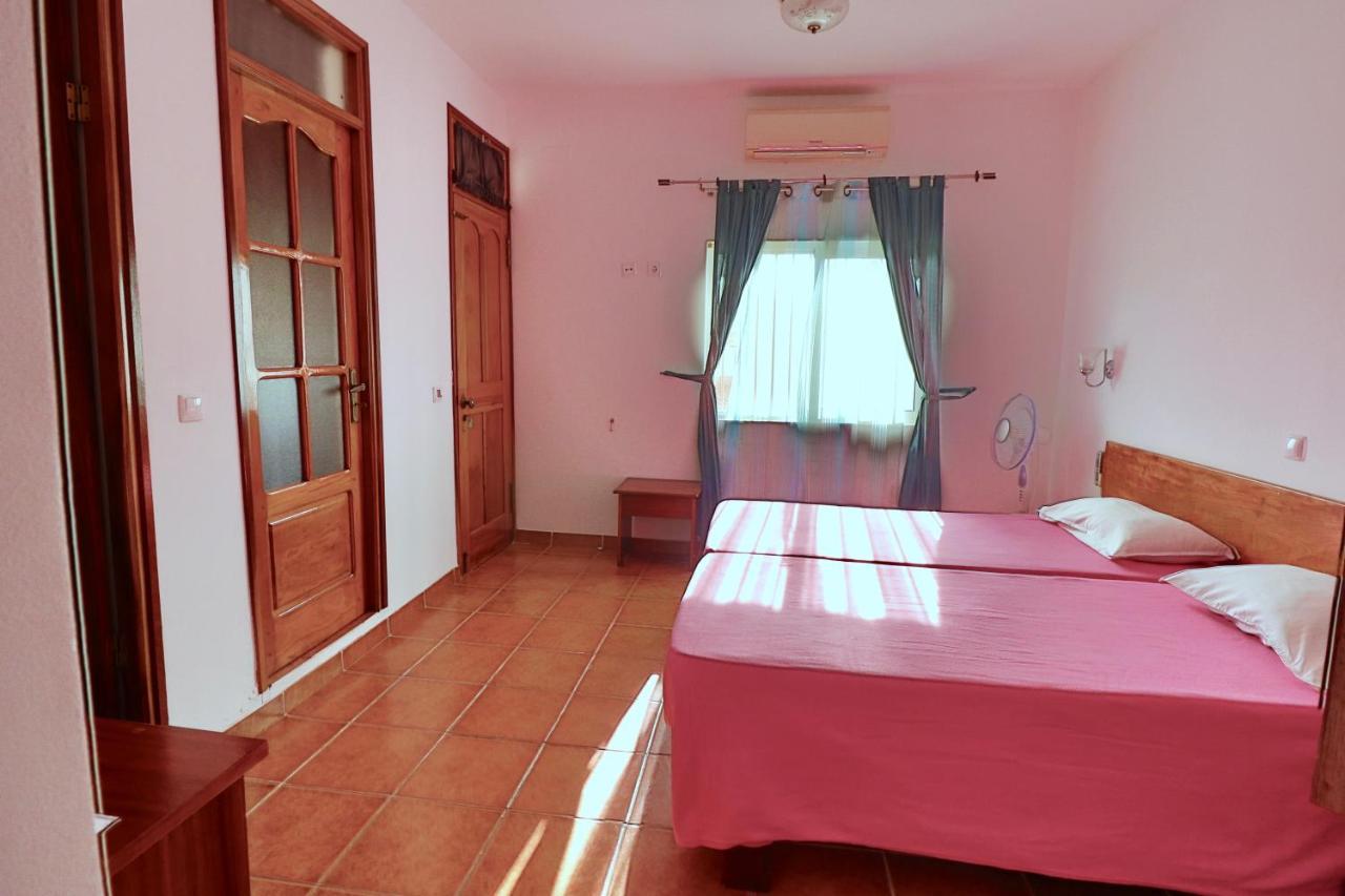 Residencial Che Guevara Bed & Breakfast Mindelo Extérieur photo