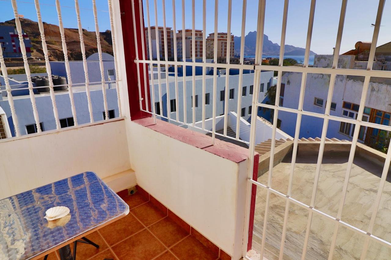 Residencial Che Guevara Bed & Breakfast Mindelo Extérieur photo