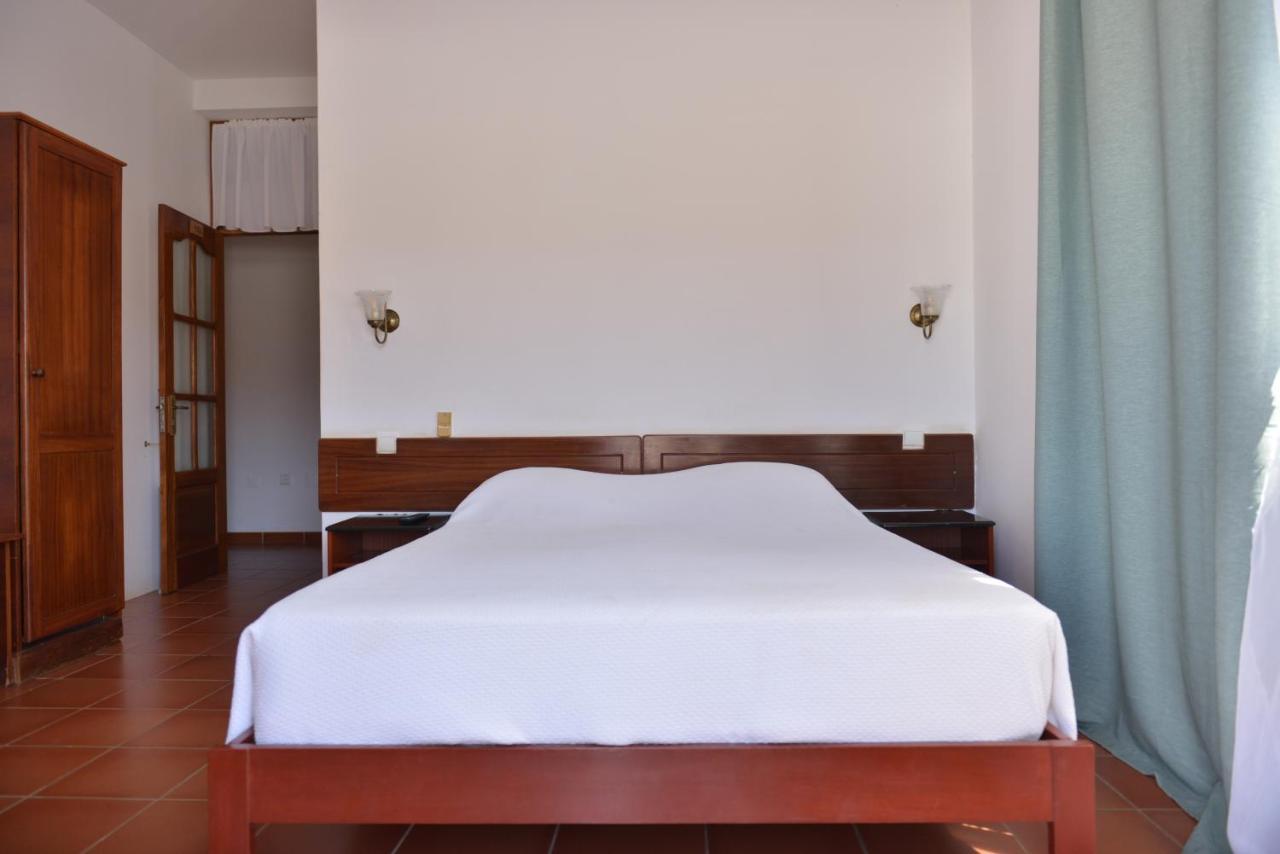 Residencial Che Guevara Bed & Breakfast Mindelo Extérieur photo