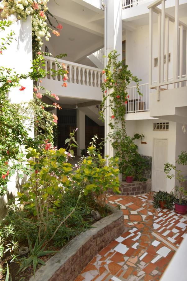 Residencial Che Guevara Bed & Breakfast Mindelo Extérieur photo