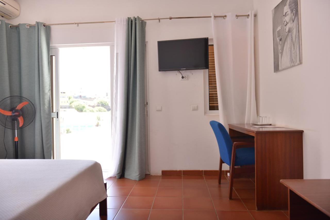 Residencial Che Guevara Bed & Breakfast Mindelo Extérieur photo