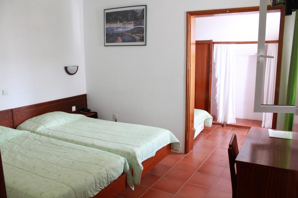 Residencial Che Guevara Bed & Breakfast Mindelo Chambre photo