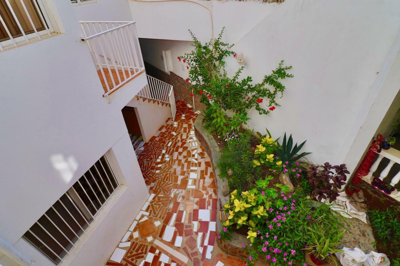 Residencial Che Guevara Bed & Breakfast Mindelo Extérieur photo