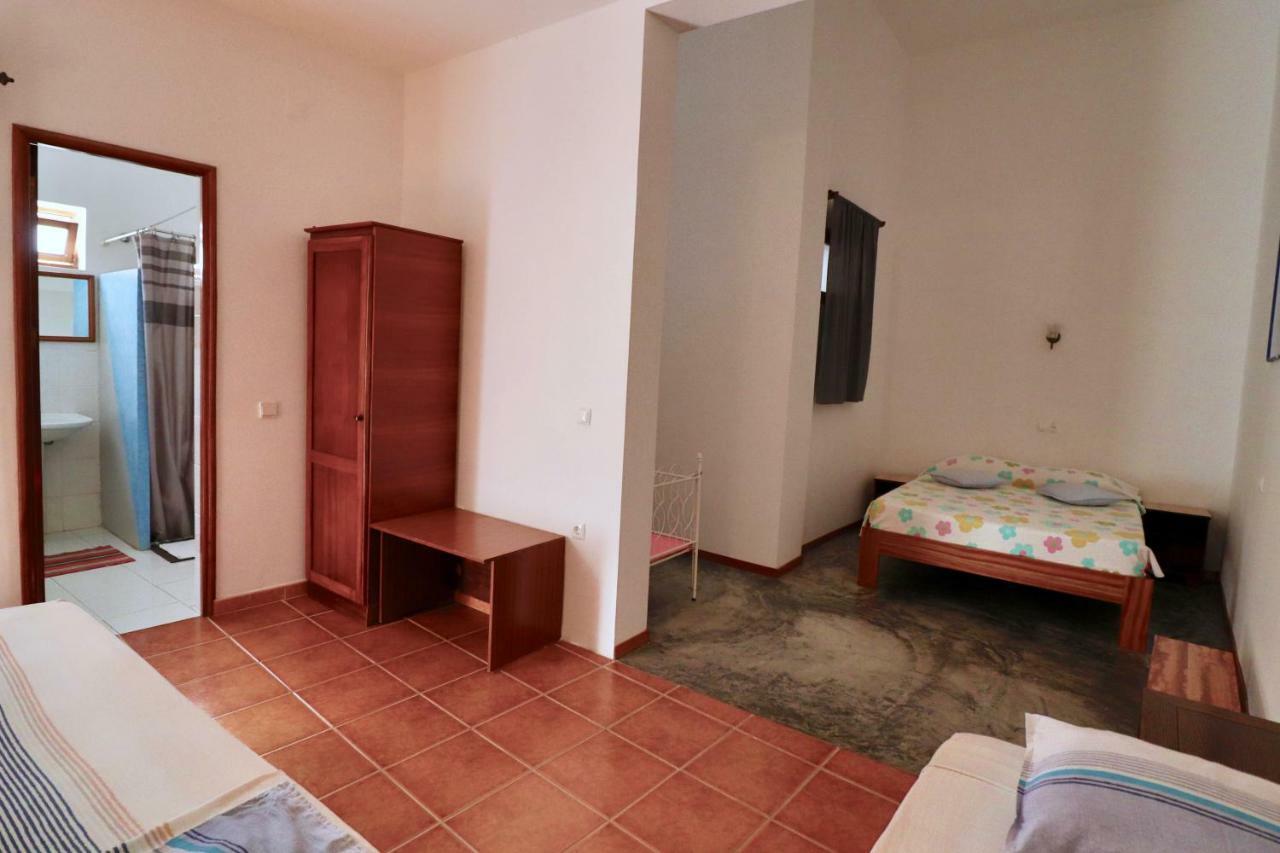 Residencial Che Guevara Bed & Breakfast Mindelo Extérieur photo